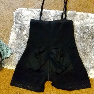 Butt lifting waist trainer